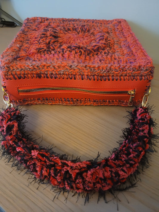 101-Sac carré rouge et noir