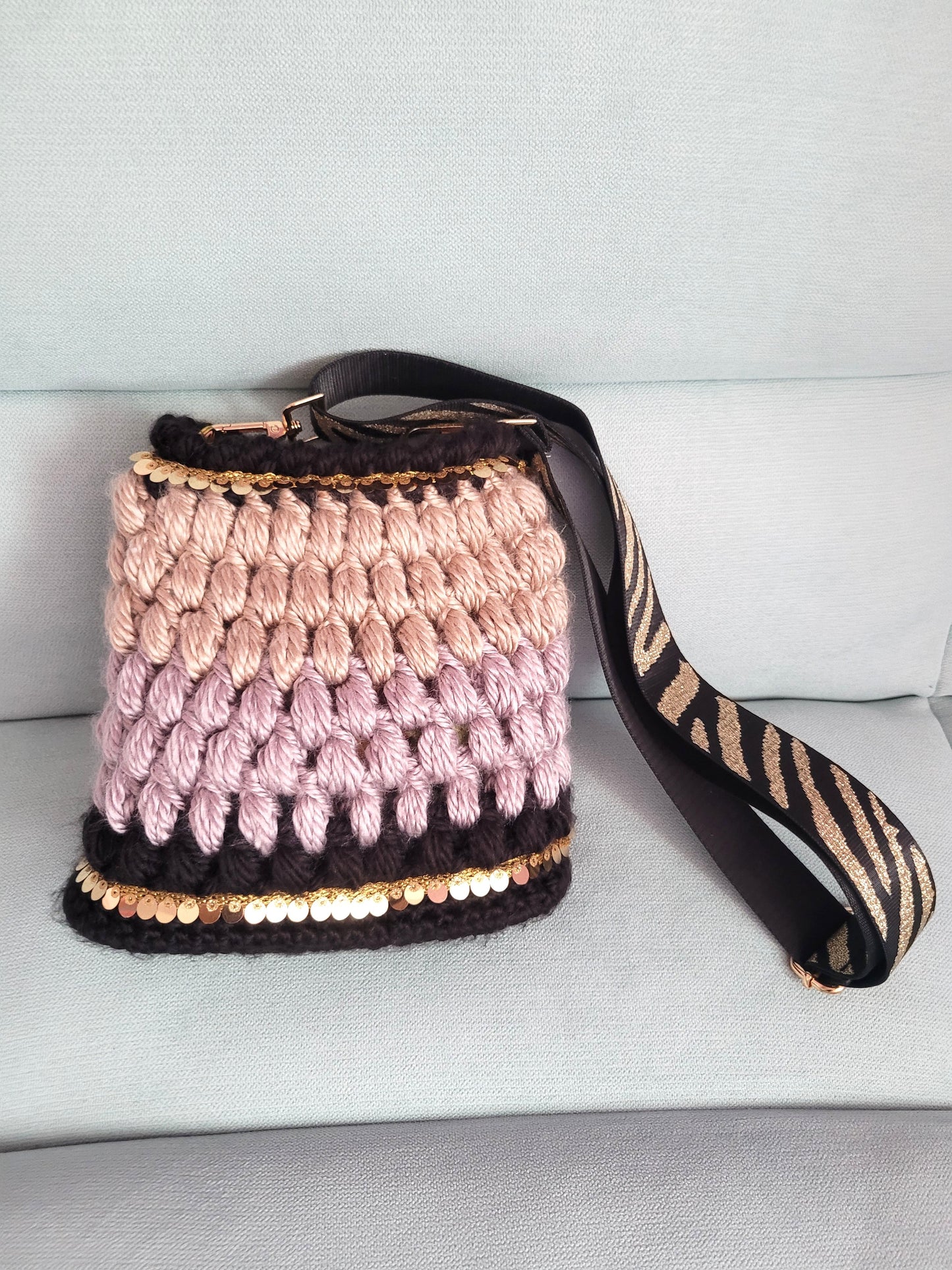 120-Sac Bourse noir/beige à sequins