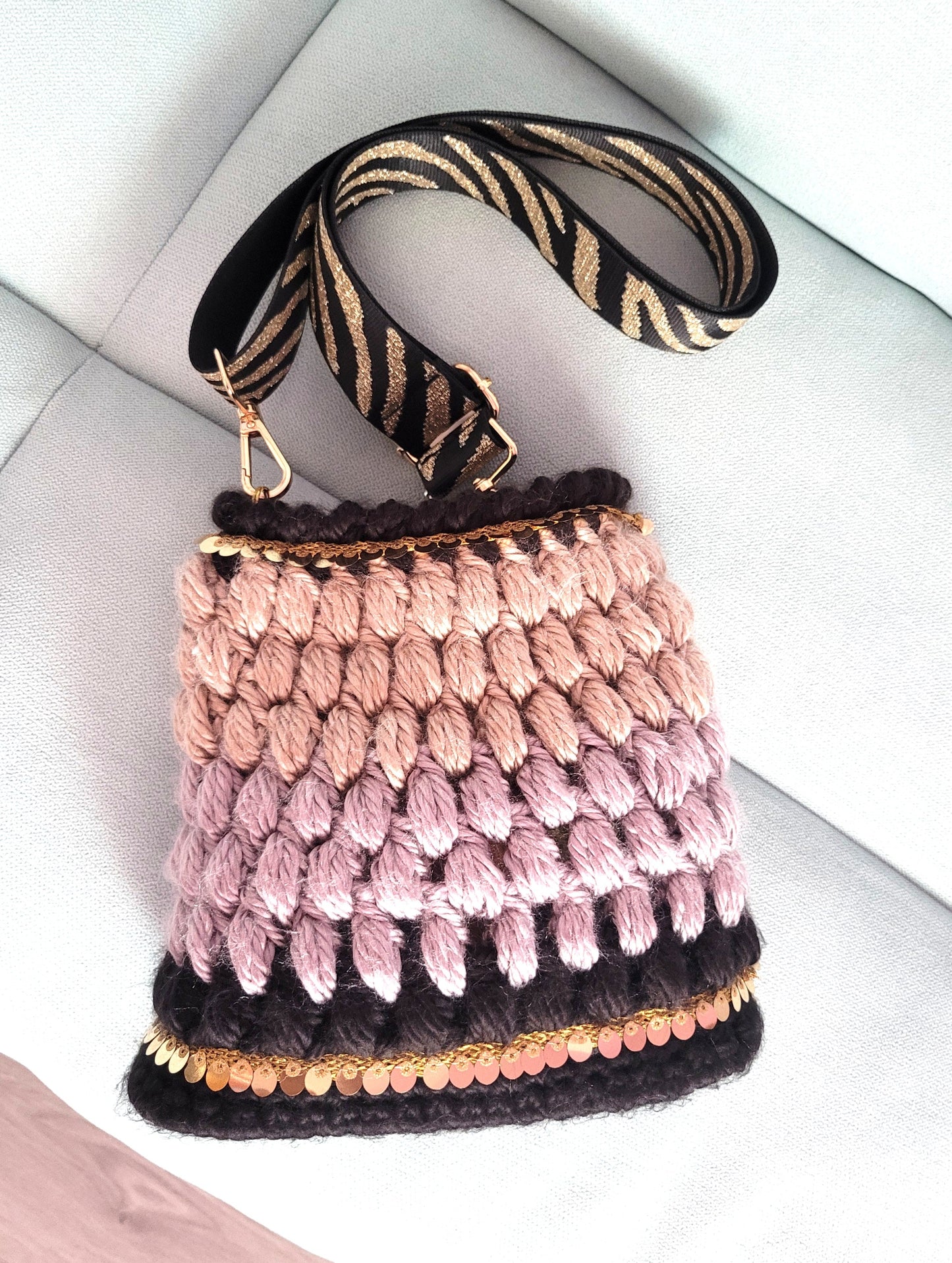 120-Sac Bourse noir/beige à sequins