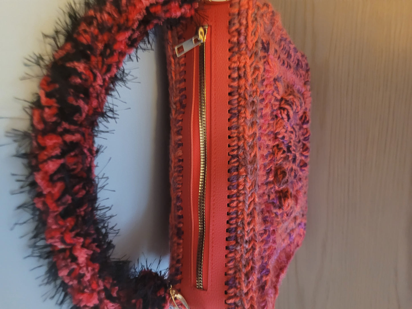 102-Sac carré rouge et noir