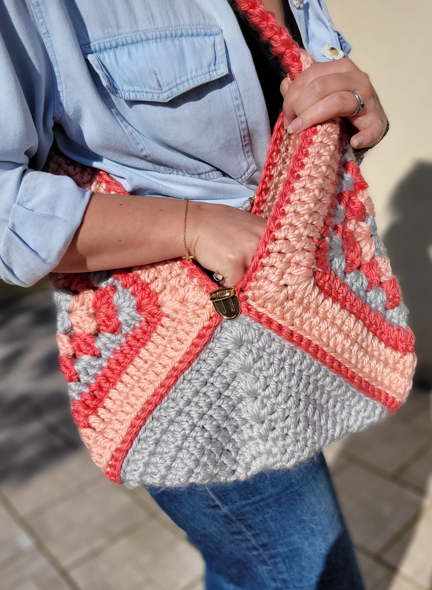 132-Sac besace gris et corail