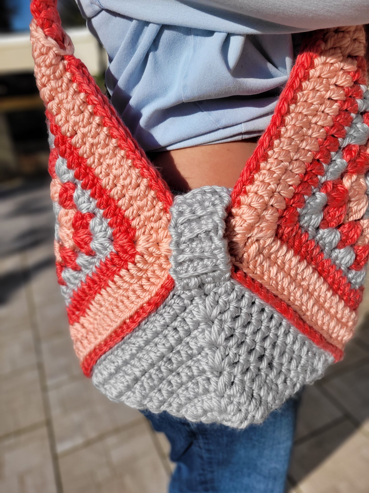132-Sac besace gris et corail